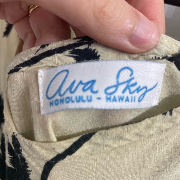 Ava Sky Black and Cream Palm Print Swim Coverup - Picture 3 of 3